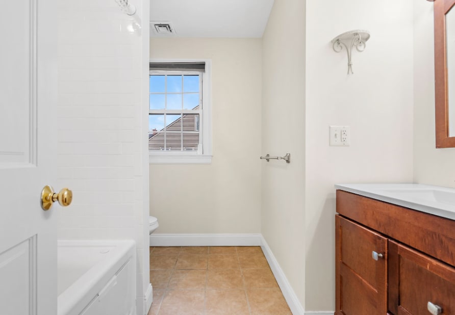 Building Photo - 35 Water St