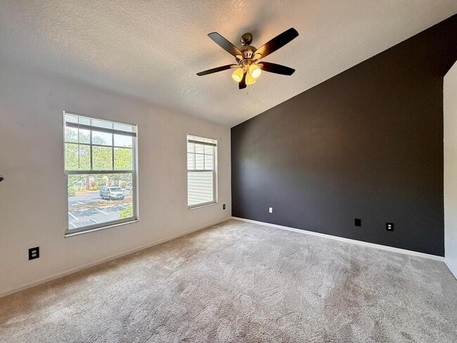 Building Photo - 13706 Forest Lake Dr