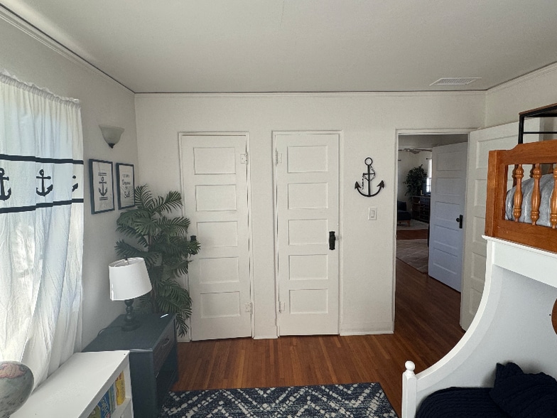 Building Photo - 814 Encino Ln