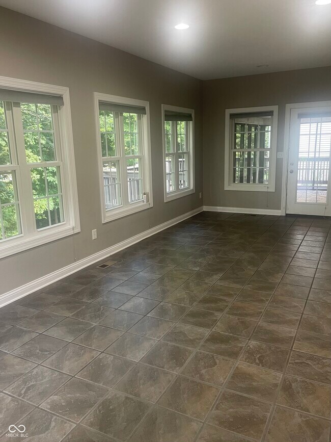 Building Photo - 5670 Honey Locust Dr
