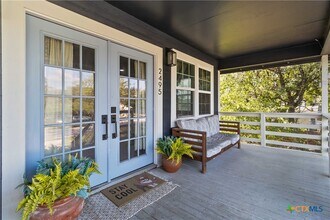 Building Photo - 2495 Lakeshore Dr