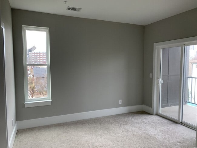 Building Photo - BEAUTIFUL TOWNHOMES IN MIDTOWN