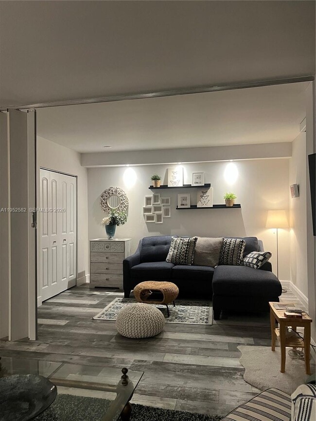 Building Photo - 3675 N Country Club Dr