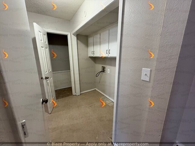 Building Photo - NOW LEASING : 3 Bed 2.5 Bath Townhouses