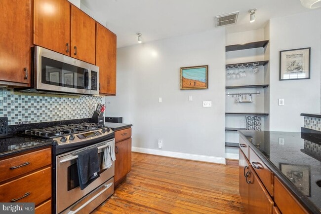 Building Photo - 1543 6th St NW