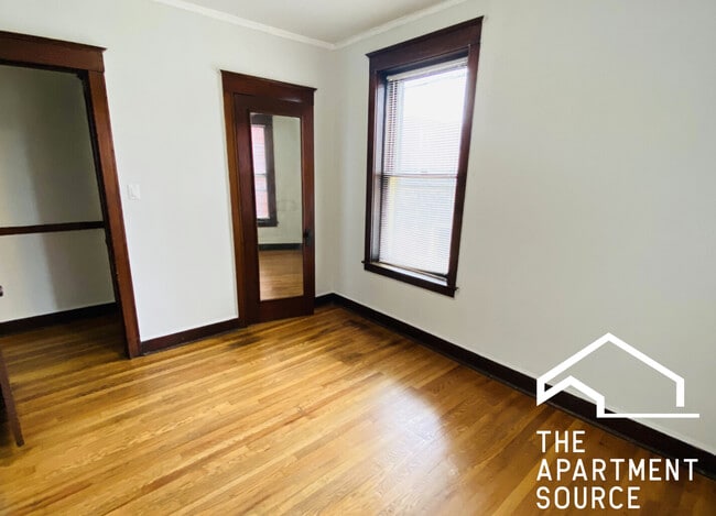 Building Photo - 4040 W Dickens Ave