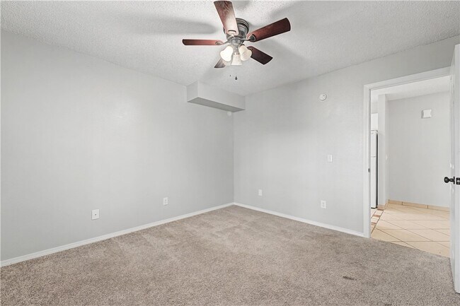 Building Photo - 3403 SW Victoria Pl