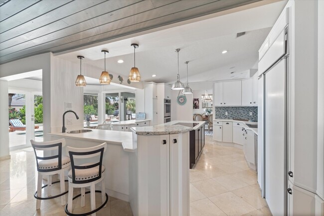 Building Photo - 830 NE Boca Bay Colony Dr