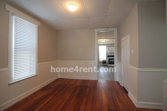 Building Photo - Updated Strawberry Hill Bungalow So much new