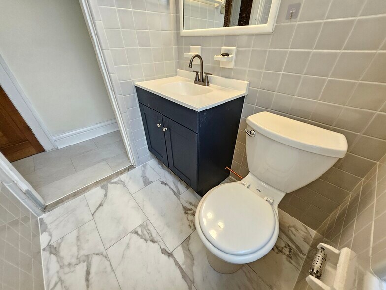 Building Photo - 7012 Forsyth Blvd