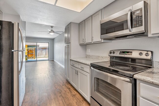Building Photo - 2 Story Townhome
