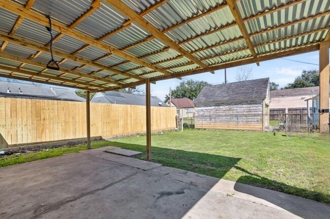 Building Photo - 7443 Magnolia St
