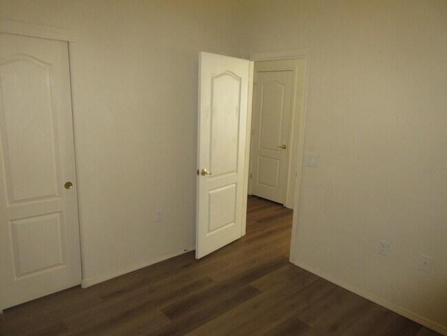 Building Photo - 601 Menaul Blvd NE