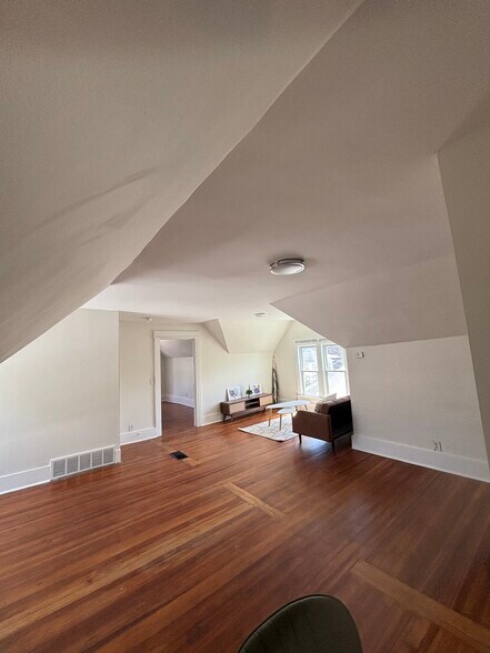 Building Photo - 203 Lillian Ave
