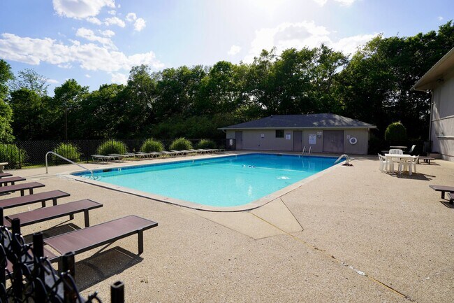 Building Photo - NICE One Level Nashville Area Home Near Lakes and Airport!