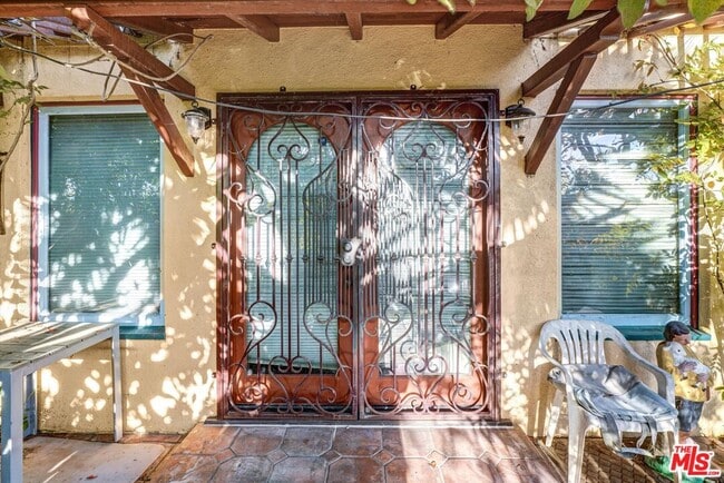 Building Photo - 212 3rd Ave