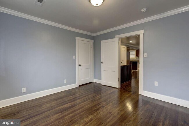 Building Photo - 811 Thayer Ave