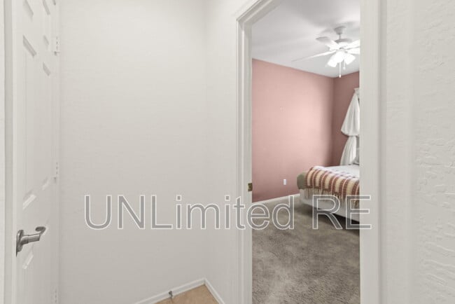 Building Photo - 7889 N Music Mountain Ln