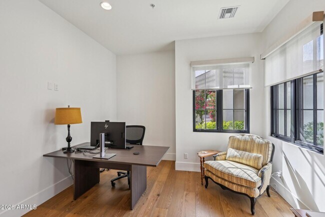 Building Photo - 9899 N 79th Way