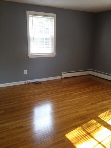 Building Photo - 246 Salem St