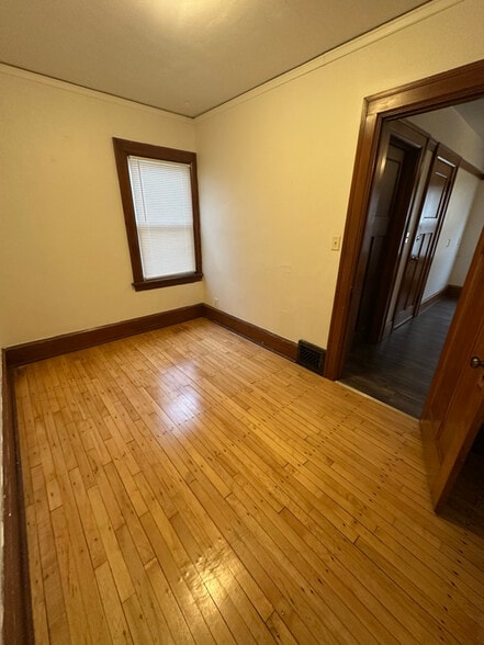 Building Photo - 319 E Montana St