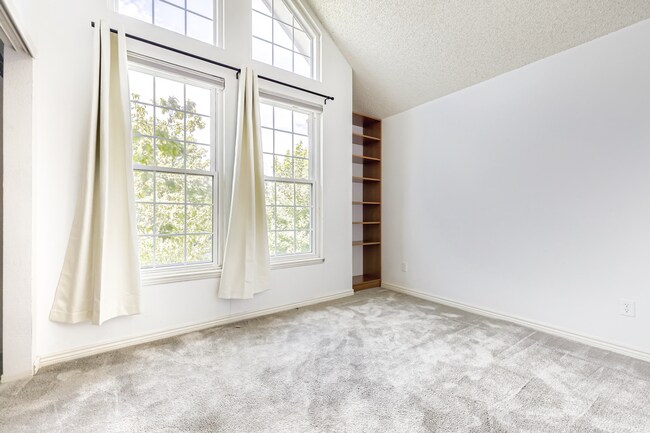Building Photo - Move-In Ready: Serene Littleton Condo - Av...