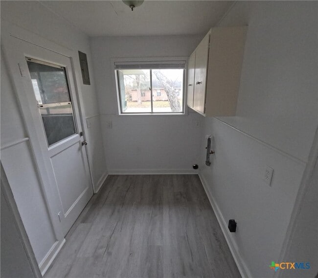 Building Photo - 218 N 4th