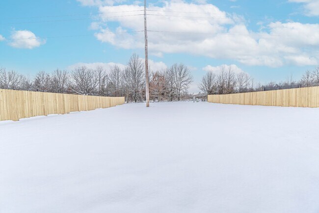 Building Photo - Beautiful home awaits you!