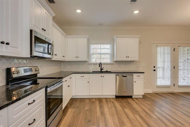 Building Photo - 1011 Spotswood Cir