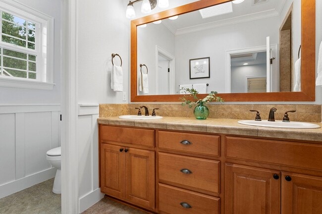 Building Photo - Beautiful 4-bdr/2.5 bath Beaverton home w/ fireplace near nature area, Intel, Nike, and more