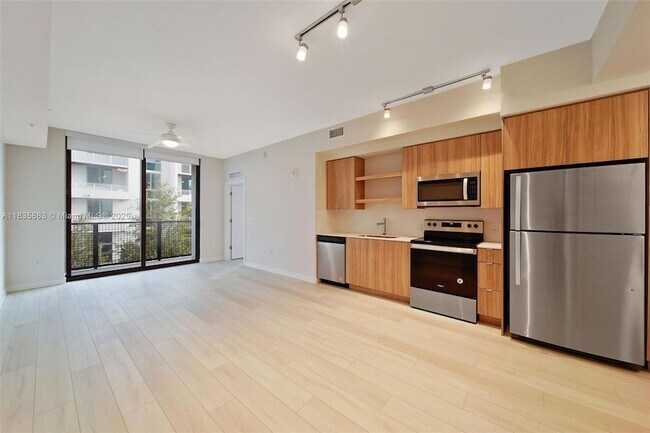 Building Photo - 555 NE 8th St