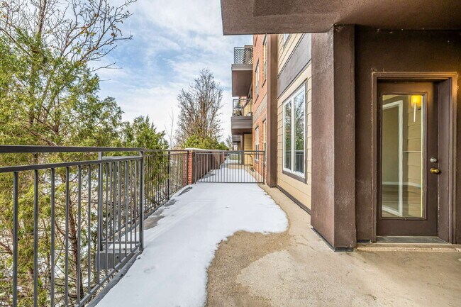 Building Photo - A Great modern 2 Bed / One bath for rent