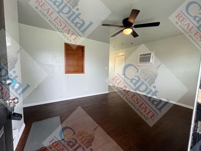 Building Photo - Charming 2 Bedroom w/ Move in Special