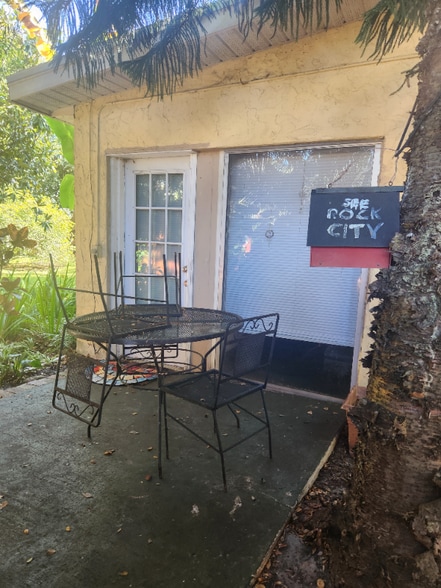 Building Photo - 6411 Randolph Ave