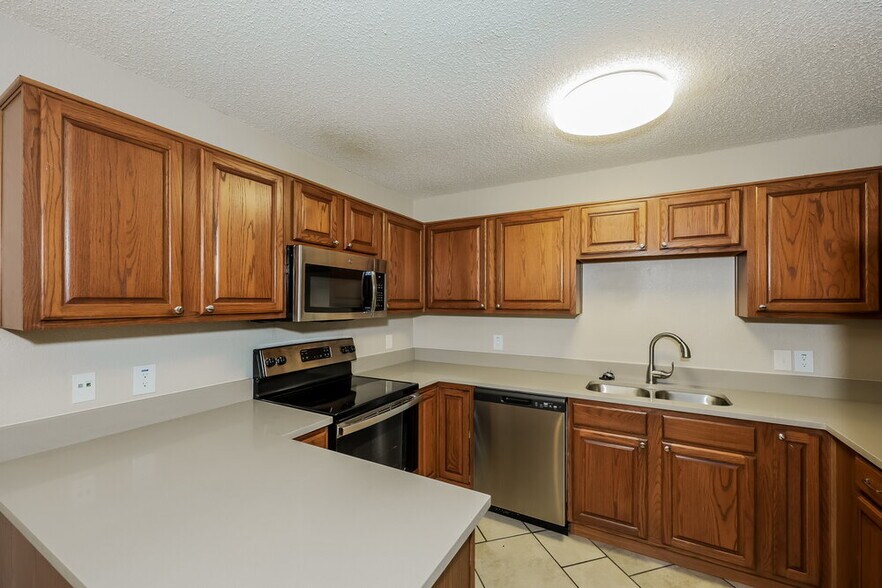 Building Photo - 5909 Northfield Dr