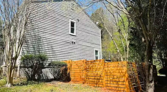 Building Photo - 144 Willow Stream Ct