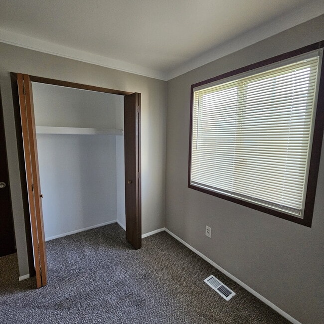 Building Photo - 3 Bedroom Ranch, Eat-In Kitchen, All Appliances, Big Basement with Extra Storage, 2 Car Garage.