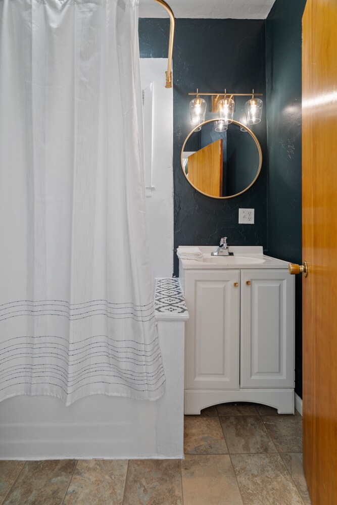 Building Photo - 1028 Porlier St