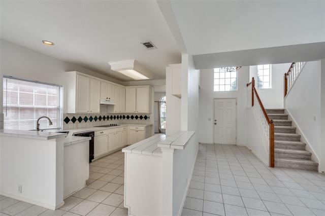 Building Photo - 2213 Ravenhurst Dr