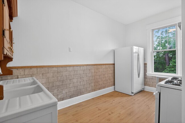 Building Photo - 42 Duer Pl