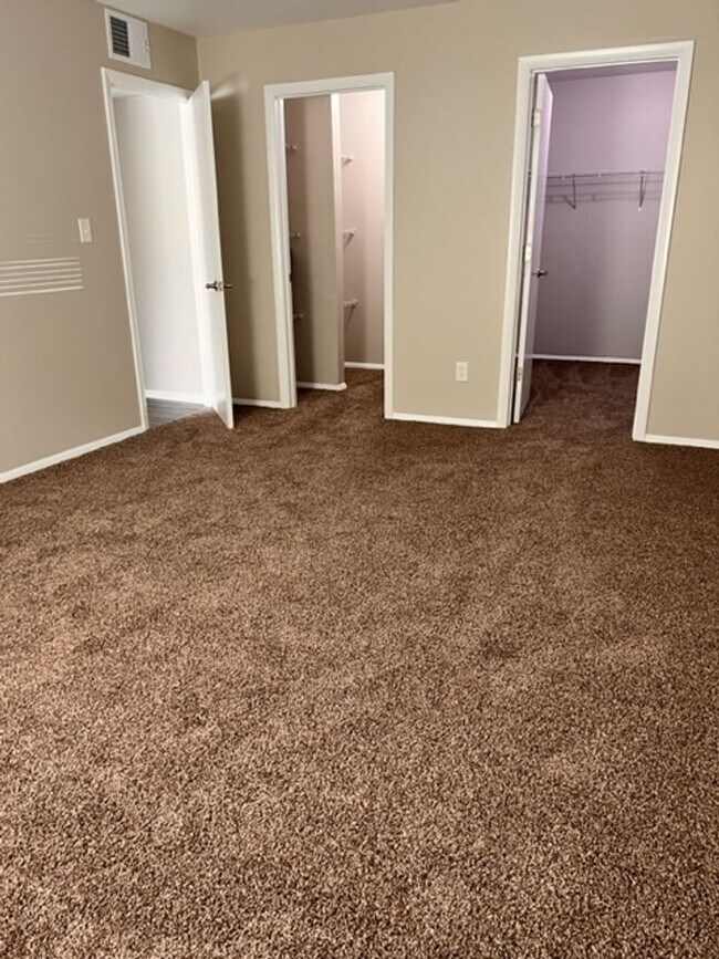 Building Photo - 1167 Abbey Ln