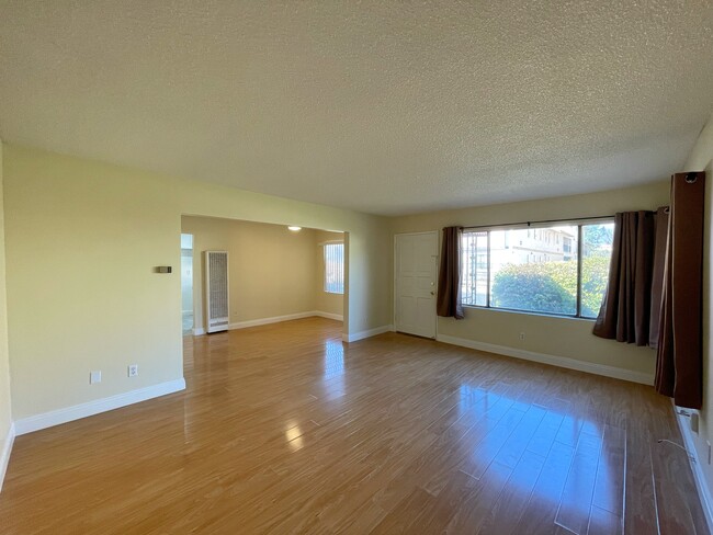 Living room and formal dinning room - 1501 Abbot Ave