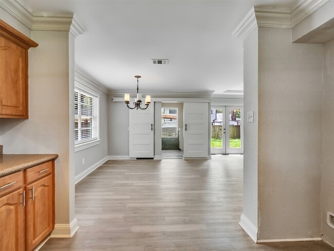 Building Photo - 612 Orangewood Dr