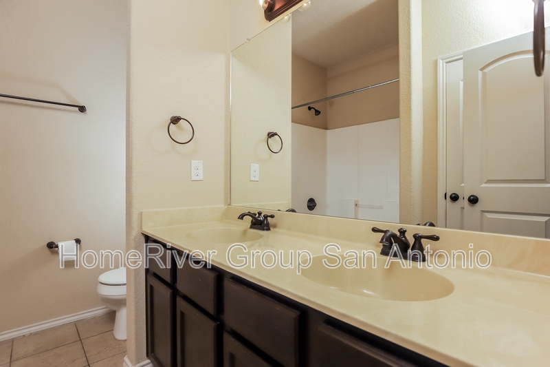 Building Photo - 672 Creekside Cir