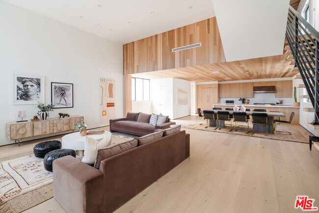 Building Photo - 609 Broadway St