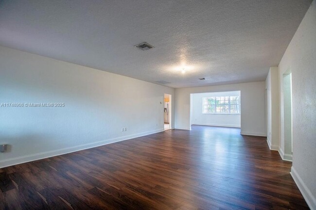 Building Photo - 1507 N 58th Ave