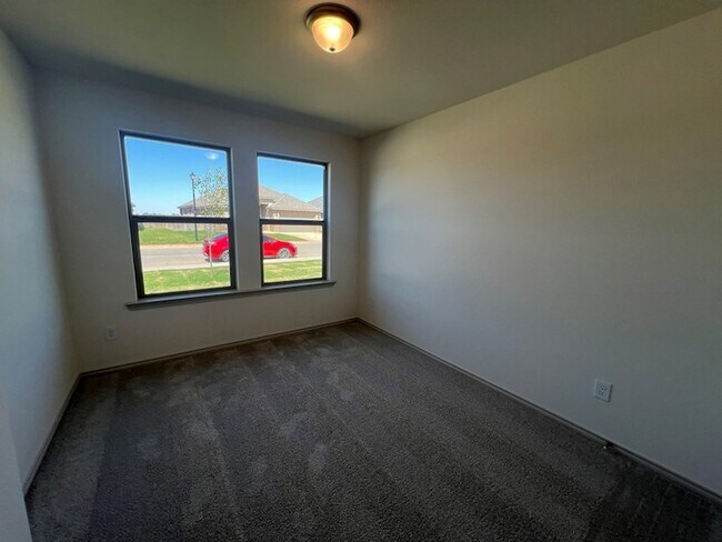 Building Photo - 2613 S County Rd