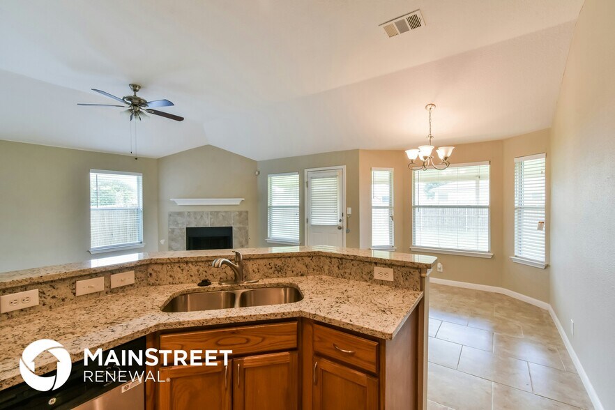 Building Photo - 9030 Trumpet Cir