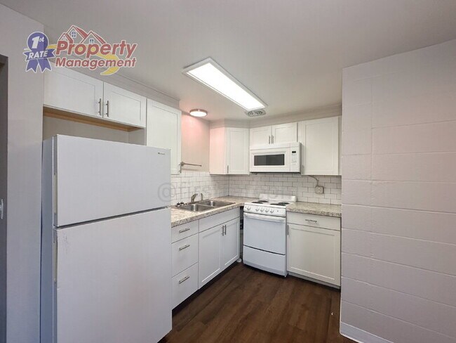 Building Photo - 1215 W Beacon St
