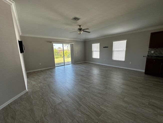 Living Room - 910 SW 6th Pl